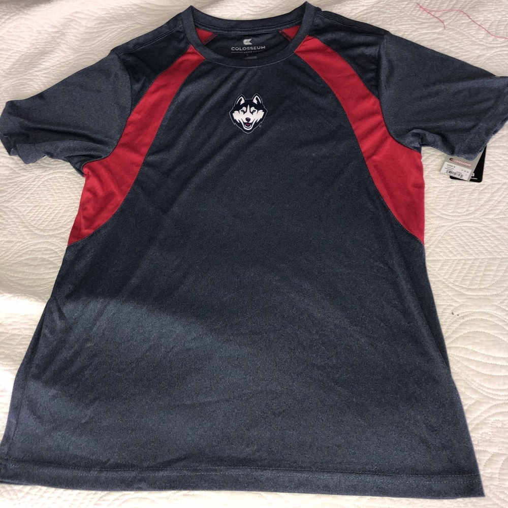 NWT UCONN HUSKIES MENS TEE